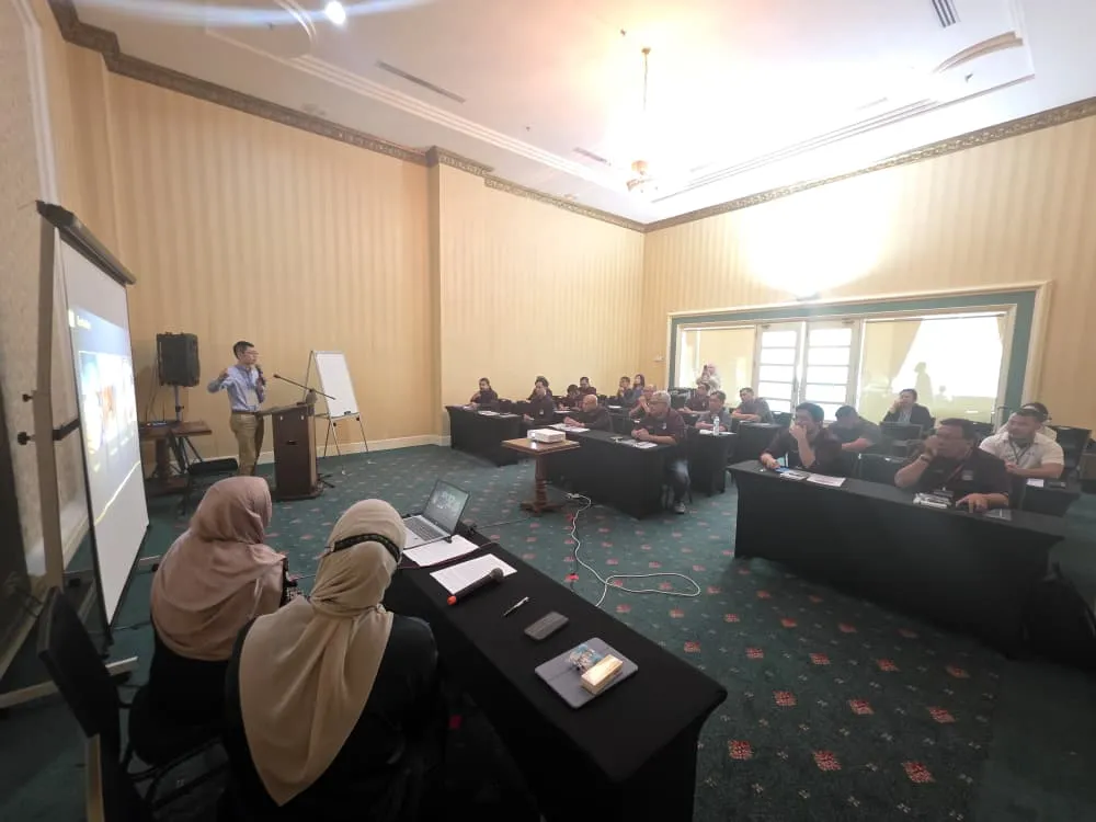 Peserta PCC2-1 / CCC7 di dewan kuliah, The Katerina Hotel, Batu Pahat