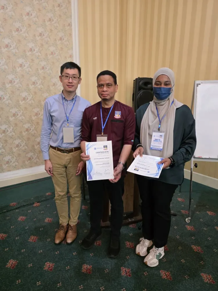 Penyerahan sijil dan cenderamata dalam PCC2-1 / CCC7, The Katerina Hotel, Batu Pahat