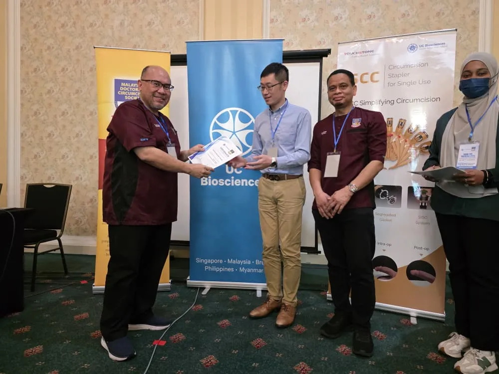 Penyerahan sijil dan cenderamata dalam PCC2-1 / CCC7, The Katerina Hotel, Batu Pahat