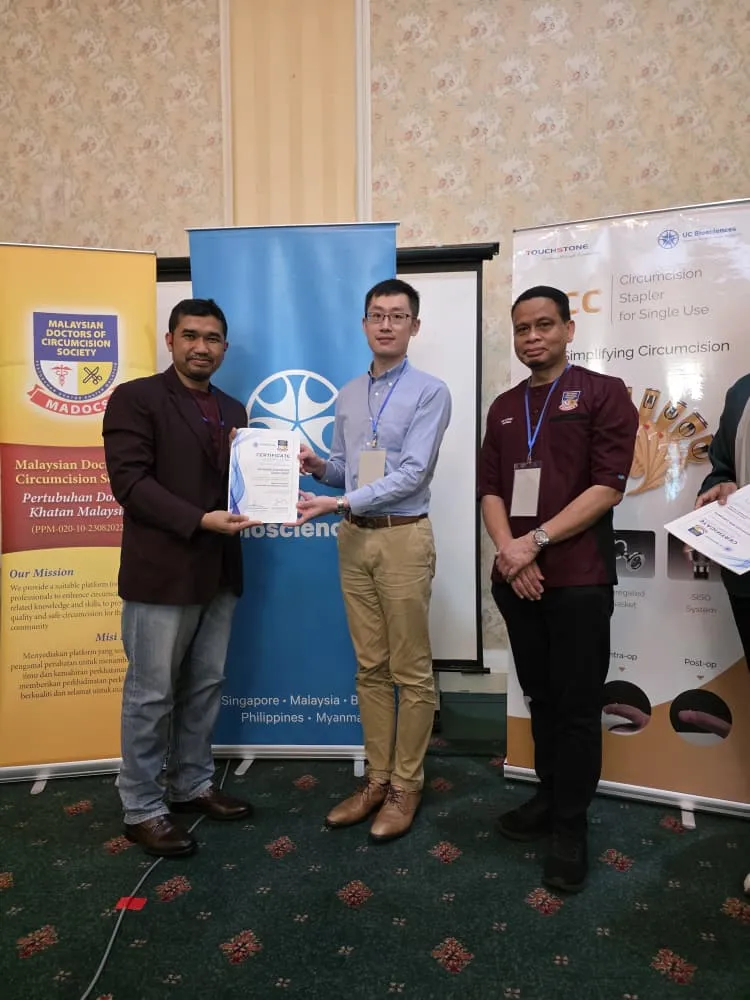 Penyerahan sijil dan cenderamata dalam PCC2-1 / CCC7, The Katerina Hotel, Batu Pahat