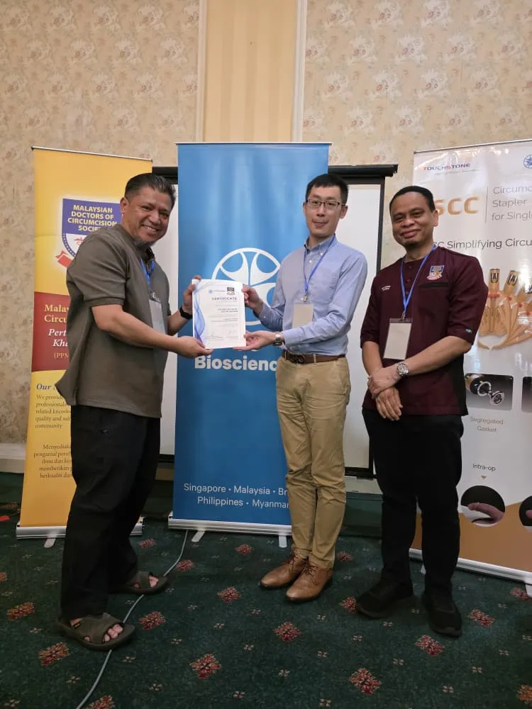 Penyerahan sijil dan cenderamata dalam PCC2-1 / CCC7, The Katerina Hotel, Batu Pahat