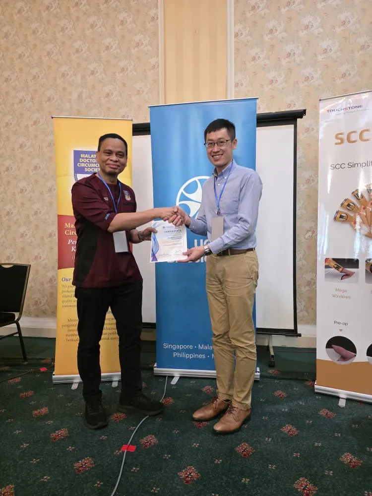 Penyerahan sijil dan cenderamata dalam PCC2-1 / CCC7, The Katerina Hotel, Batu Pahat