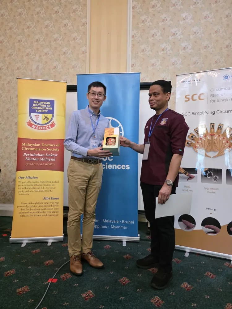 Penyerahan sijil dan cenderamata dalam PCC2-1 / CCC7, The Katerina Hotel, Batu Pahat