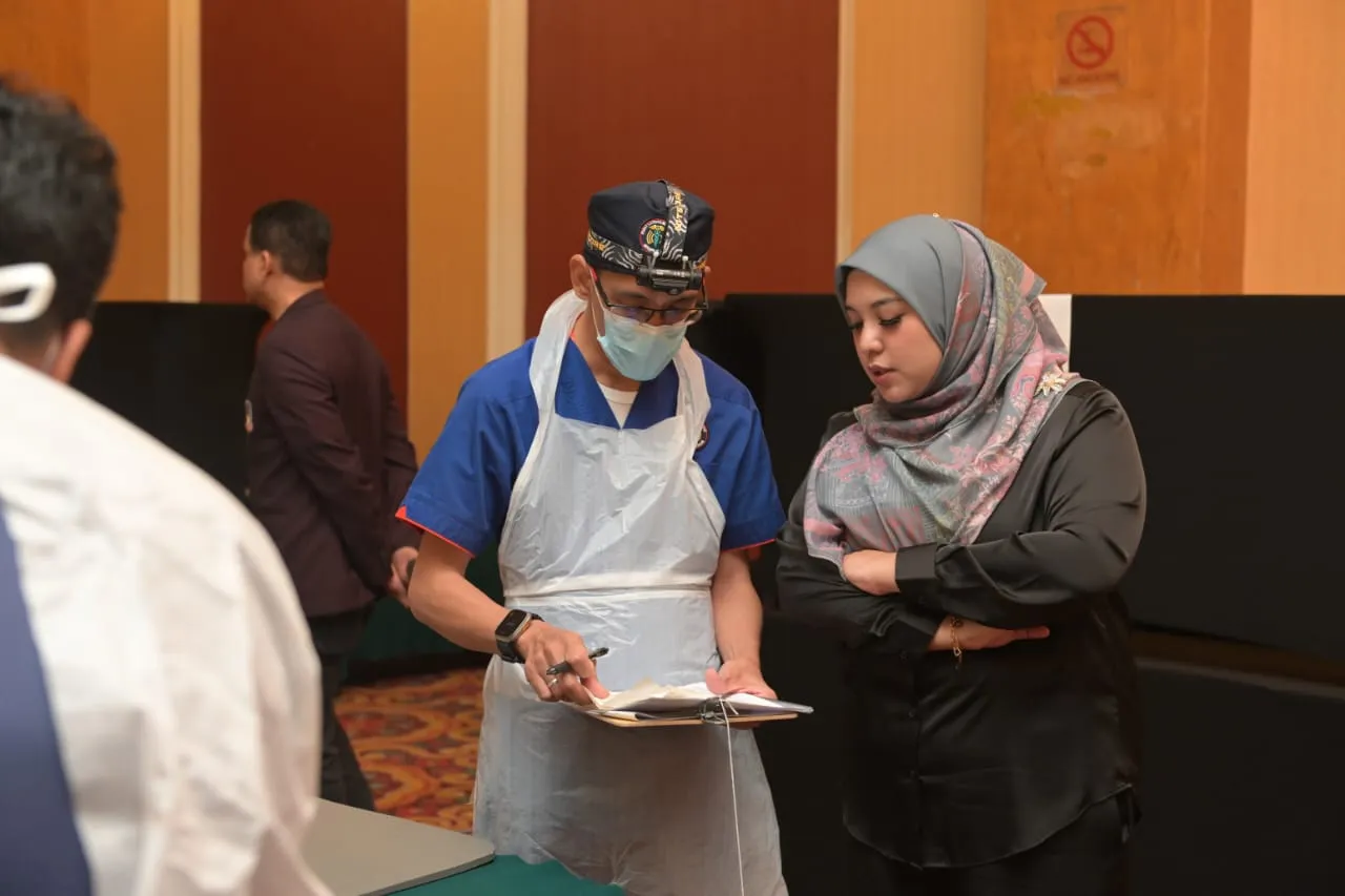 Penyerahan sijil dan cenderamata dalam PCC2-1 / CCC7, The Katerina Hotel, Batu Pahat