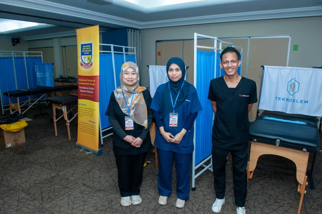 Peserta mendaftar di kaunter pendaftaran CCC6