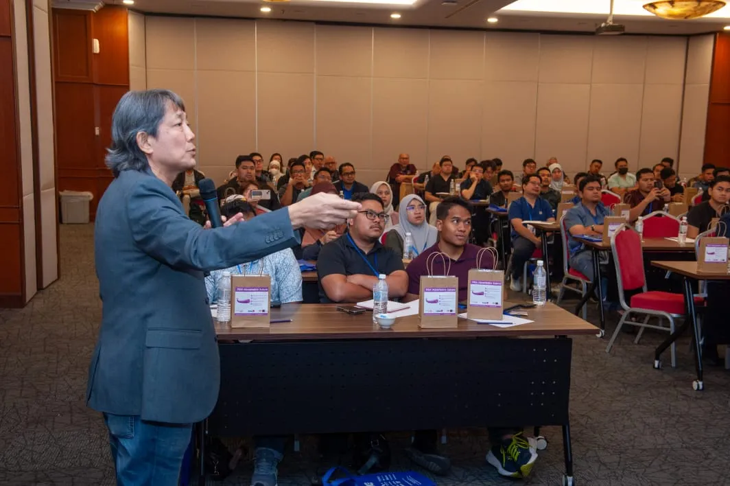 Pembentang menerangkan anatomi dan anestesia tempatan