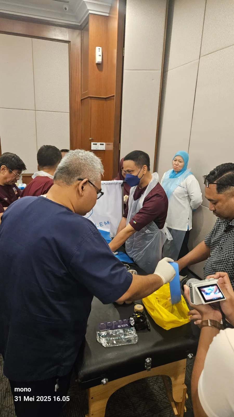 Peserta berlatih dengan kit Teknoklem