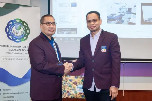 Presentation of an appreciation plaque at CCC 2