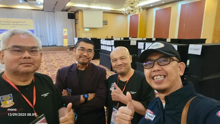 Ahli jawatankuasa MADOCS bergambar bersama