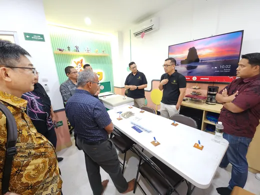 Participants at the Teknoklem and Teknosealer workshop at Klinik Tekno Sunat Junior Depok, with Teknoklem devices laid out on the table